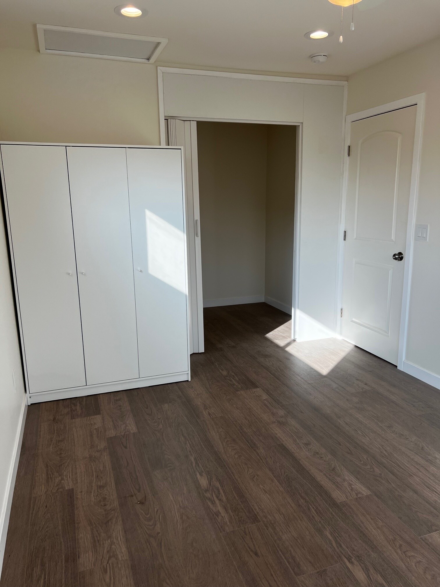 Building Photo - 636 E 87th St