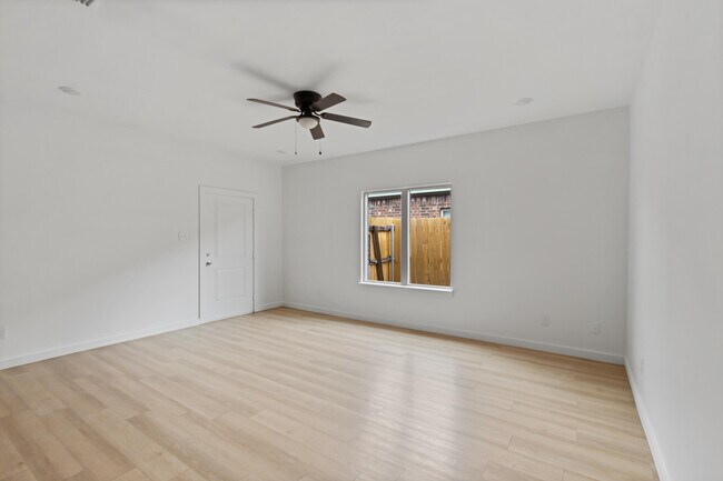 Building Photo - 5708 Kemper St
