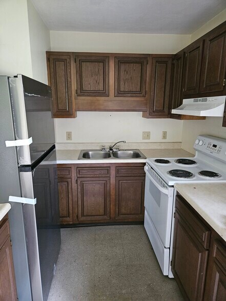 Building Photo - 2146 Tanglewood Ave