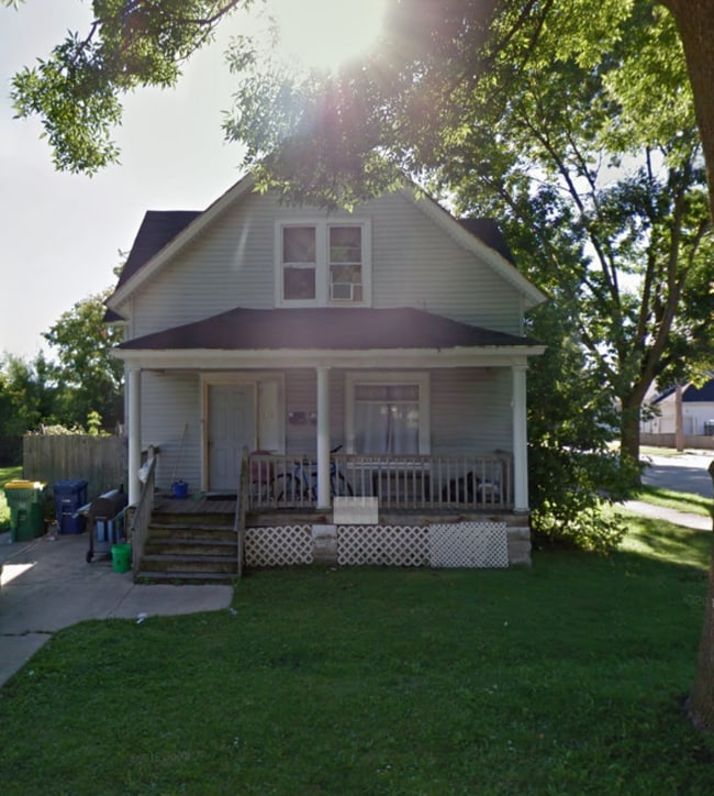 Building Photo - 535 10th Ave