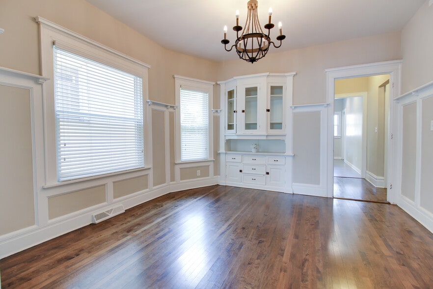 Dining Room - 1937 N Bartlett Ave