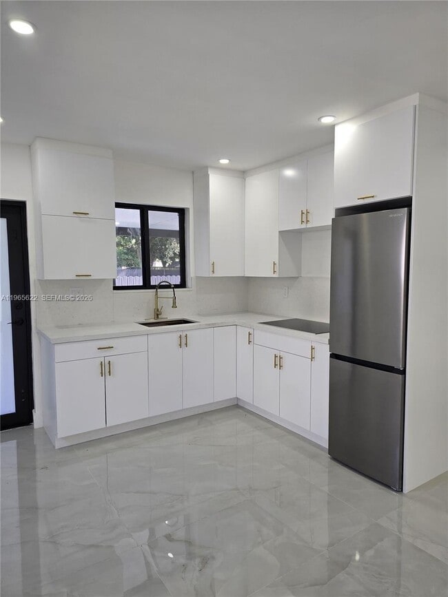 Building Photo - 2923 NW 16th Ave