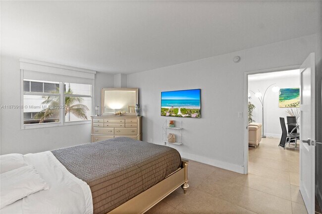 Building Photo - 3725 S Ocean Dr
