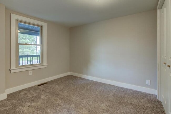 Building Photo - 1057 Ridge Rd