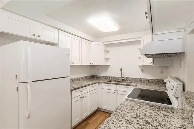 Building Photo - 4724 SW 67th Terrace