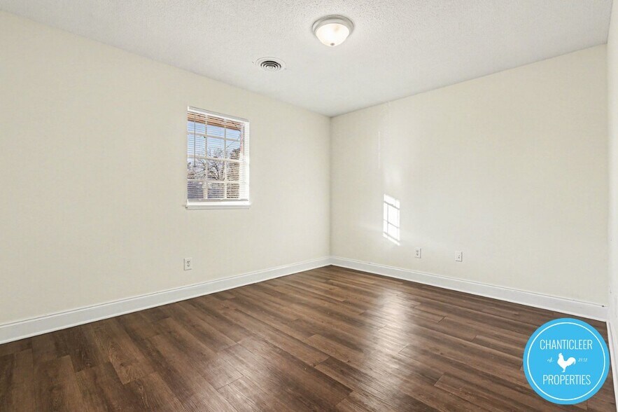 Building Photo - 115 Florence St