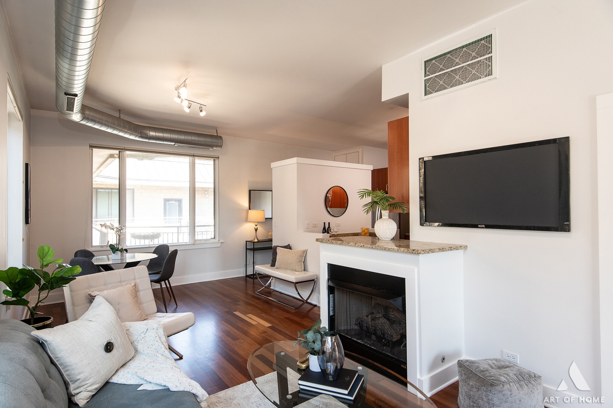 Gas Fireplace - 4751 N Artesian Ave #409