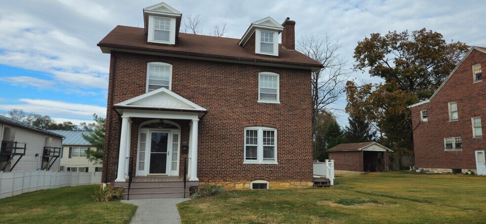 Building Photo - 506 E Liberty St