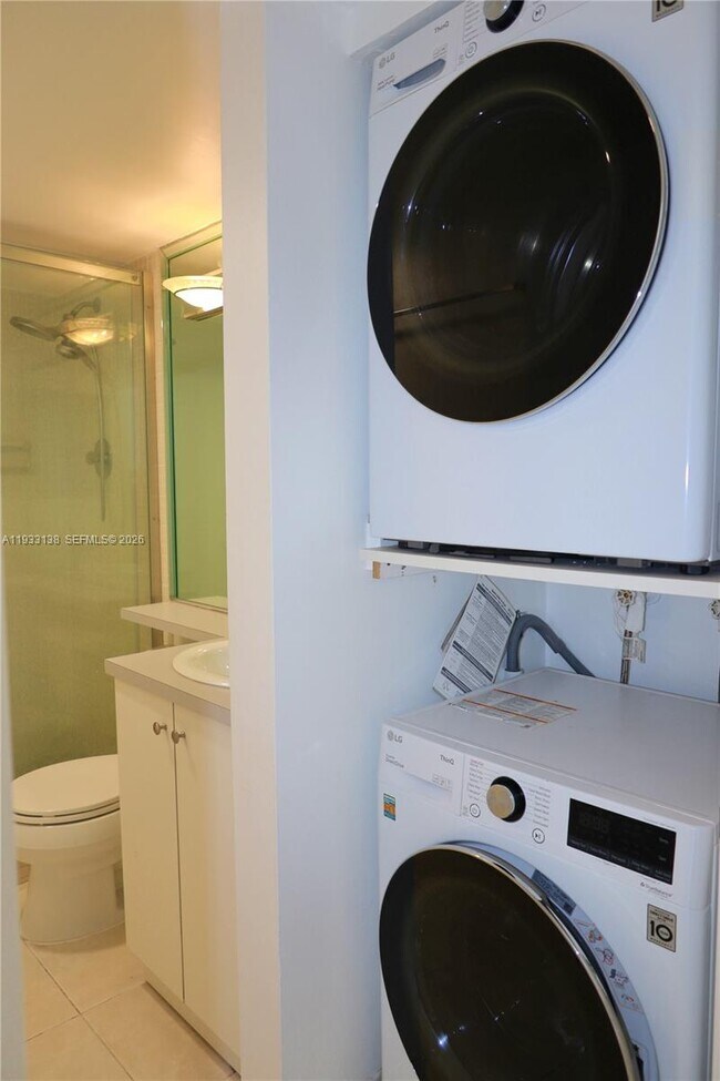 Building Photo - 20515 E Country Club Dr