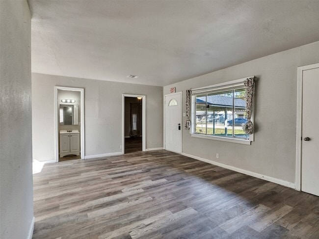 Building Photo - 7622 S Hall St