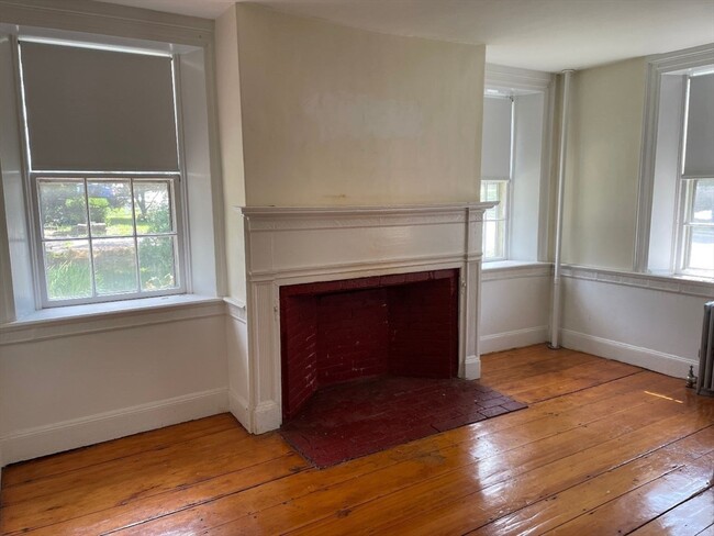 Building Photo - 329 Bedford St