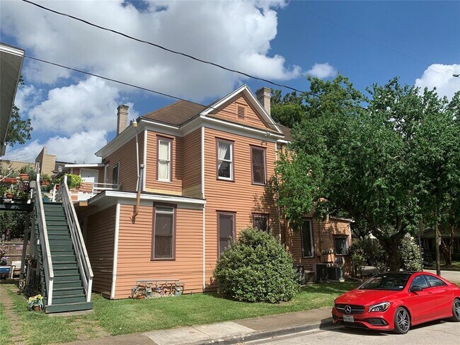 Building Photo - 318 Hyde Park Blvd