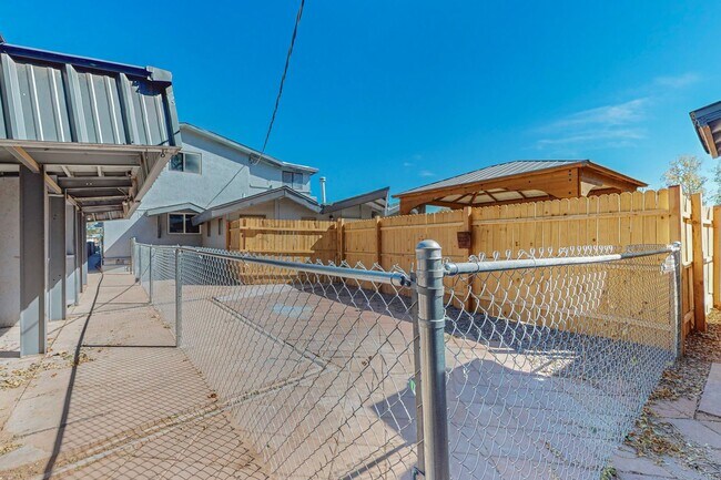 Building Photo - North Valley 4 Bedroom 2 Bath *Move-in Special* $1000 off 1st month rent if you sign by 11/30/25