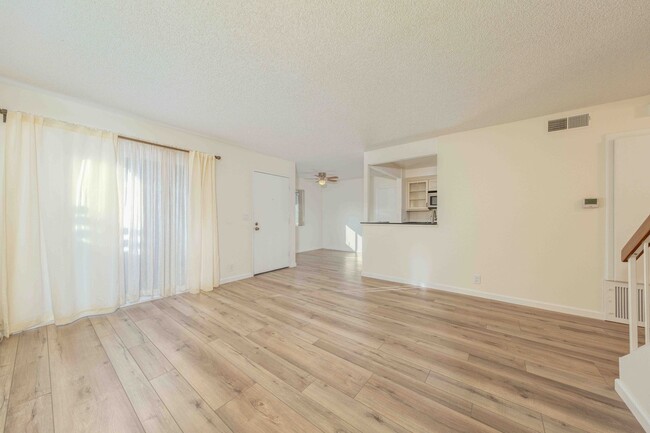 Building Photo - Conveniently located 2 Bedroom Condo in Bu...