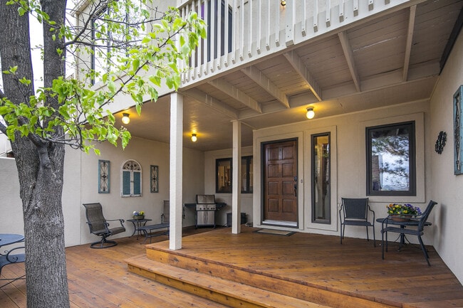 Building Photo - Breathtaking Three Bedroom Townhouse In The Pinery On The Golf Course