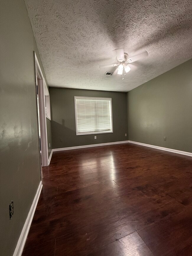 Building Photo - 5 Markwood Ln