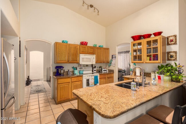 Building Photo - 542 S Cholla St