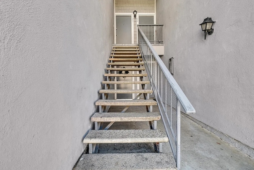 Building Photo - 1250 S Brookhurst St