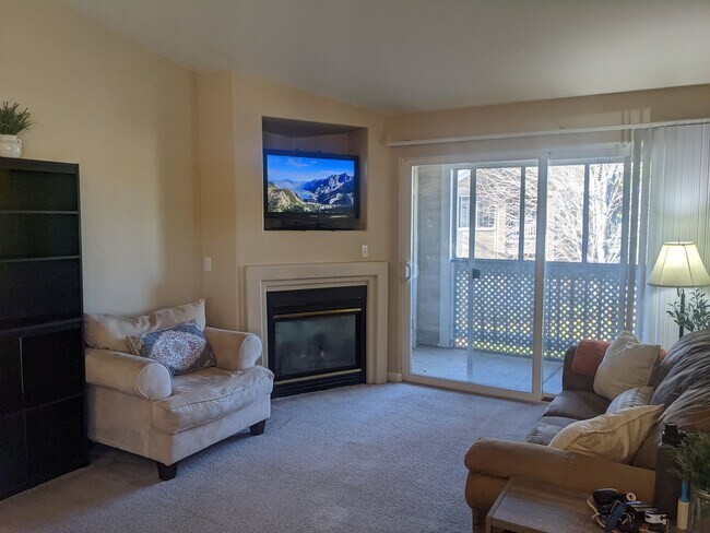 Building Photo - 2 Bedroom 2 Bath in Broomfield - Available...