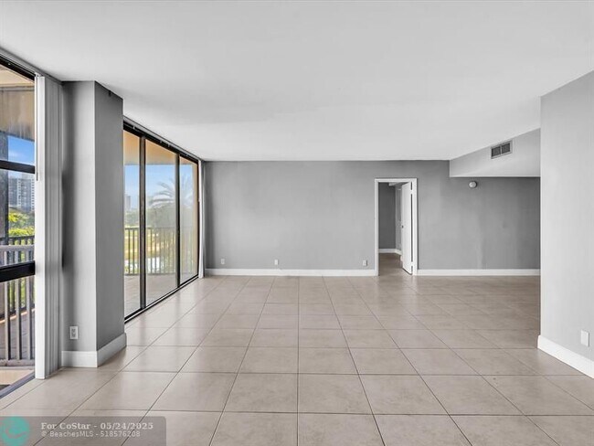 Building Photo - 20379 W Country Club Dr