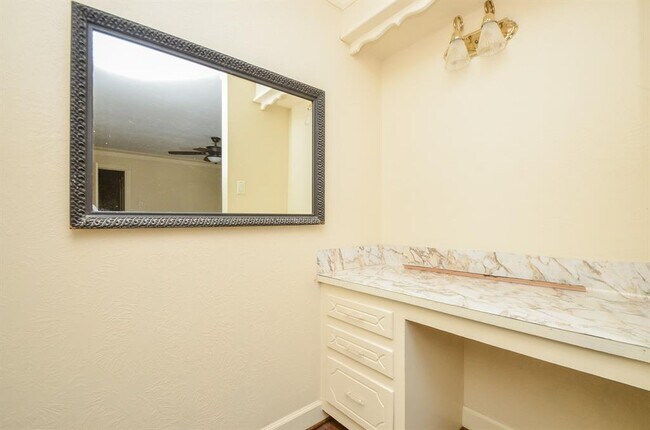 Building Photo - 6611 Cypress Point Dr
