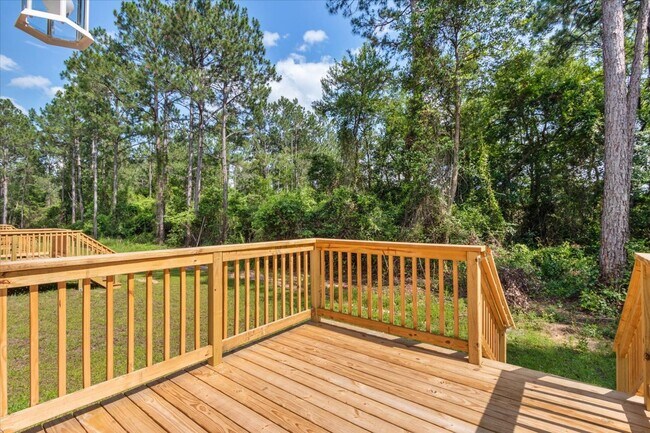 Building Photo - Spacious 4-Bedroom Townhome