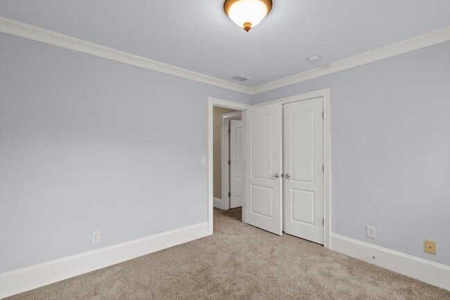 Building Photo - 1820 Dorman Ave NE