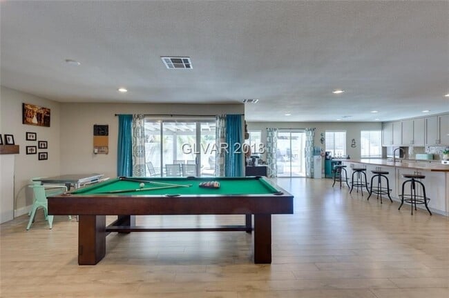 Building Photo - 6BD/5BA!! POOL/SPA!!