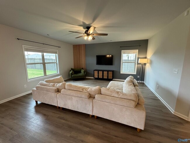 Building Photo - 209 Saddle St