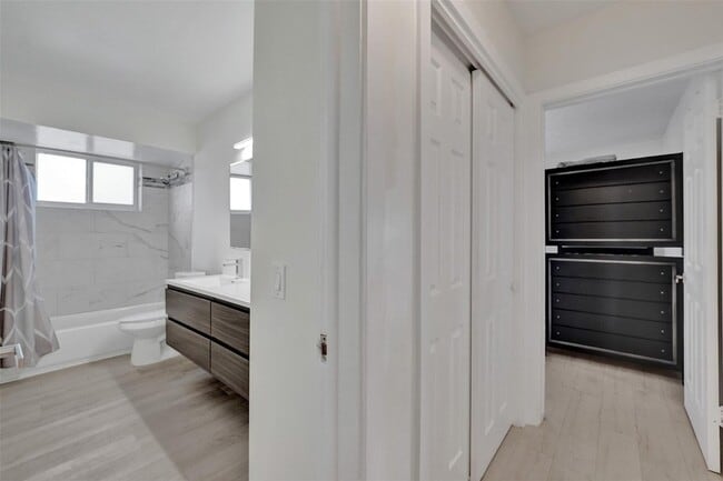 Building Photo - 4001 N 41st Ct