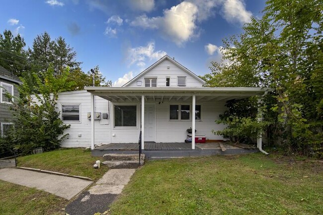 Building Photo - 882 4th Ave