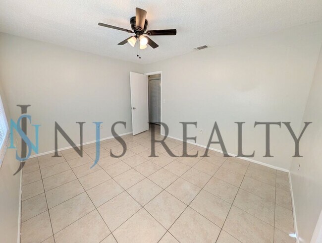 Building Photo - JUST REDUCED!!!  3/2/2 1500 Sq. Ft. with fenced yard, tile floors, HUGE living room and a corner ...