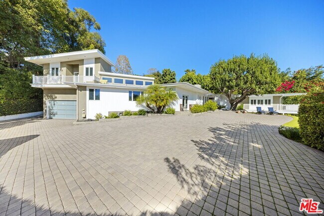 Building Photo - 11215 Sunset Blvd