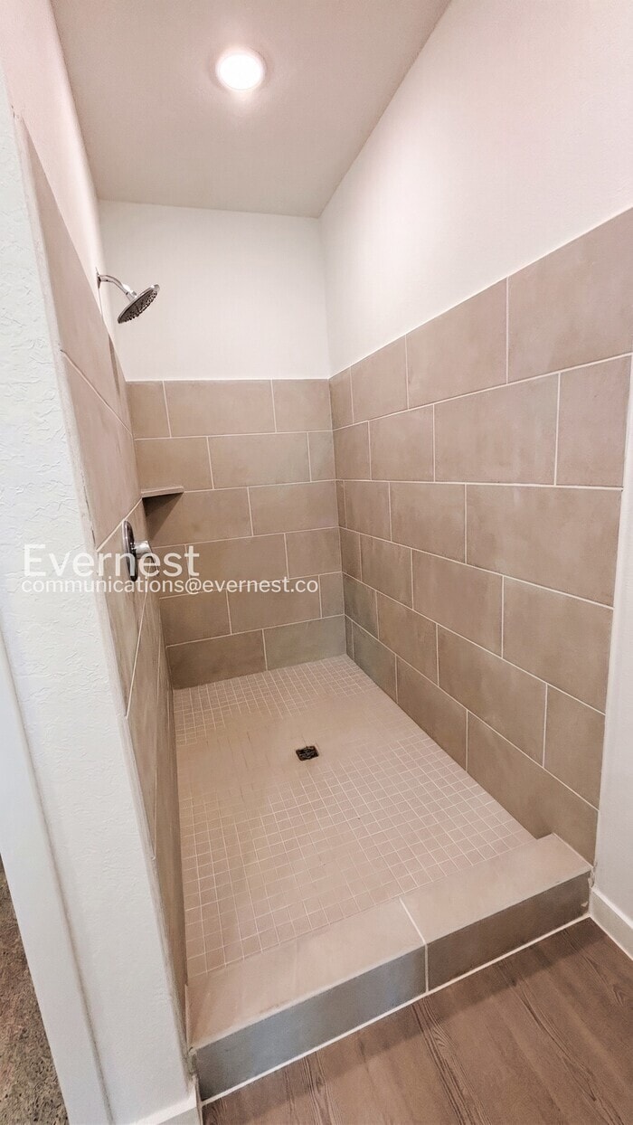 Building Photo - 5449 Paschal Pk