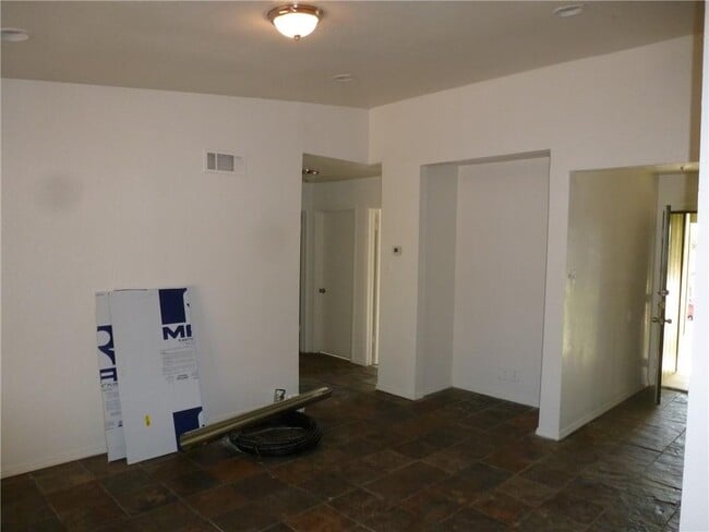 Building Photo - 2412 Village Walk