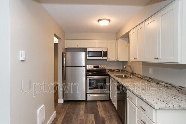 Building Photo - 2602 NE Lombard St
