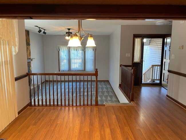 Building Photo - 3 Bedroom / 2 Bath Ranch