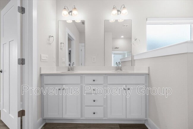 Building Photo - 3136 Silver Maple Dr