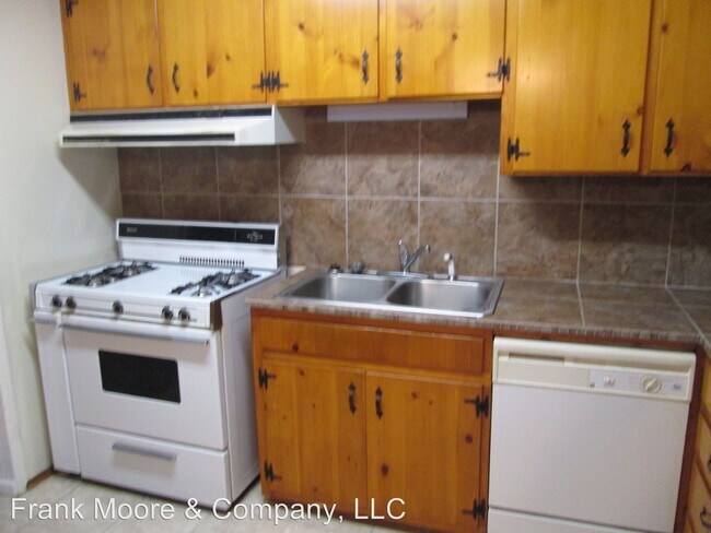 Building Photo - 3 br, 1.5 bath House - 232 Dyches Dr