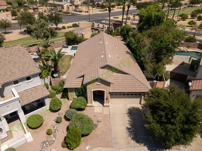 Building Photo - Spacious 4-Bedroom Home with Pool in Gilbe...