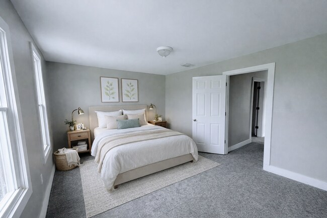 Building Photo - Freshly Renovated Cleveland Duplex Unit with Utilities Included