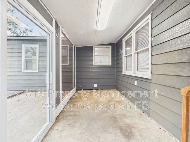 Building Photo - 11307 E 77th Terrace