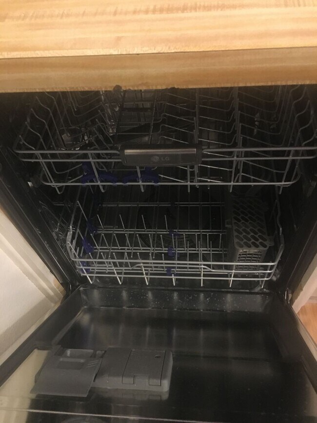 Building Photo - Chico 2 bed, one bath Duplex Private court...