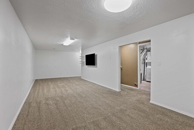 Building Photo - 5 Bed 3 Bath Home in Rigby