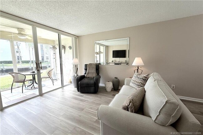 Building Photo - 1950 SW Palm City Rd