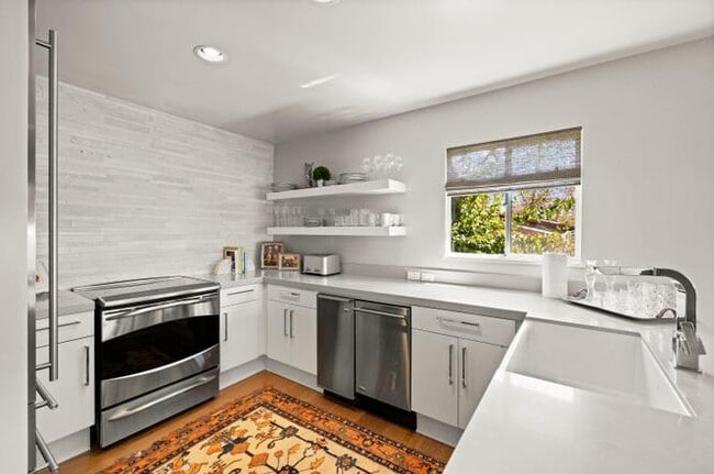 Building Photo - 118 Coronada Cir