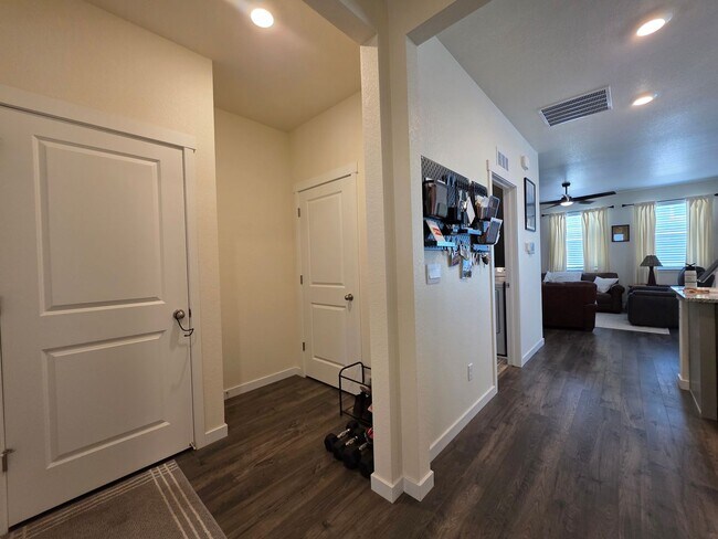 Building Photo - Beautiful Newer Build 3 Bedroom Home in Be...
