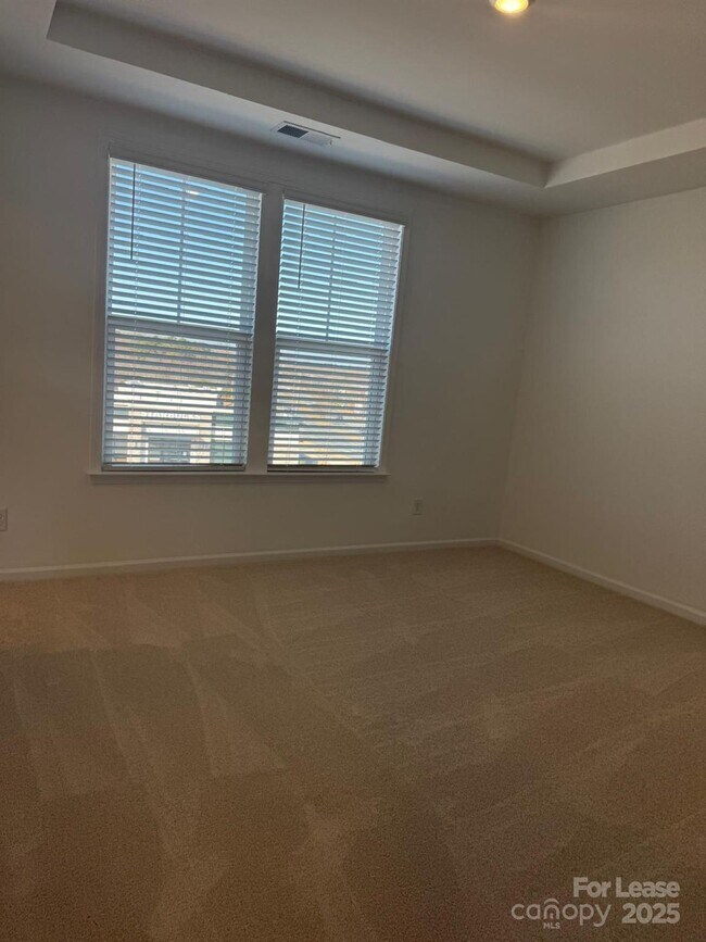 Building Photo - 9458 Senator Royall Dr