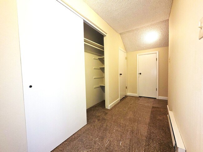 Building Photo - Large 2 bedroom 1.5 bath 2 car garage townhouse new custom flooring and paint throughout with new...