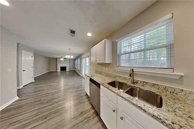 Building Photo - 573 Grandview Cir